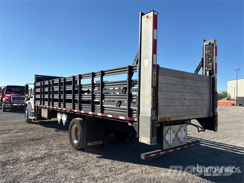 Freightliner M2 106 Kamioni sa otvorenim sandukom