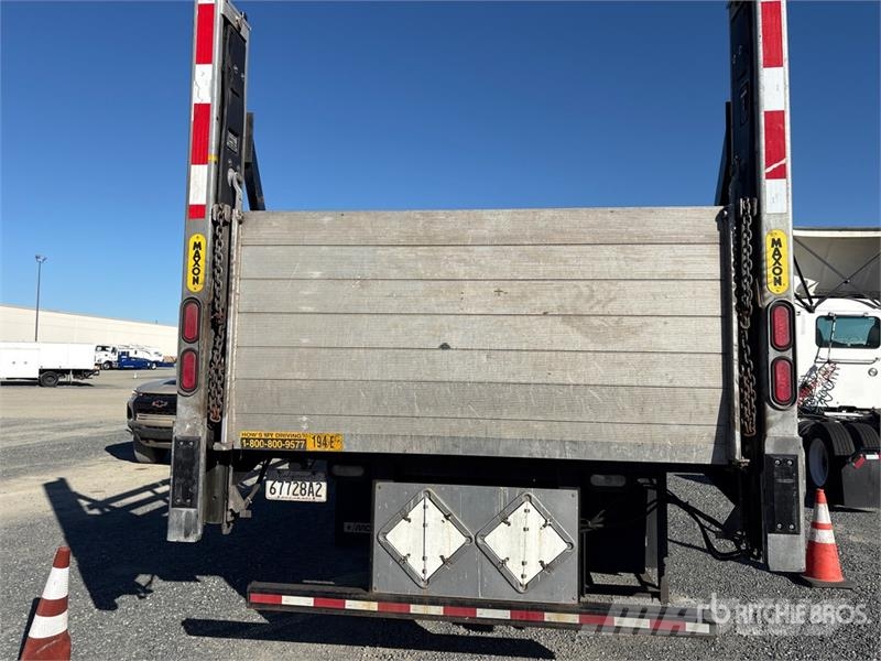 Freightliner M2 106 Kamioni sa otvorenim sandukom