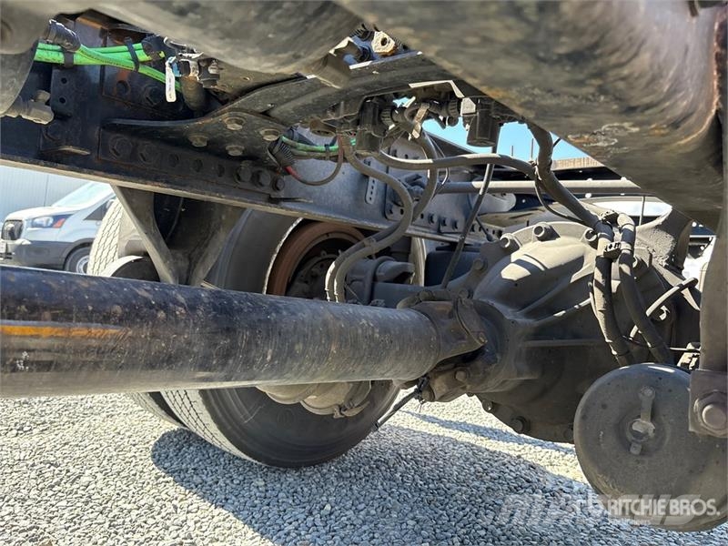 Freightliner M2 106 キャビン及び内装
