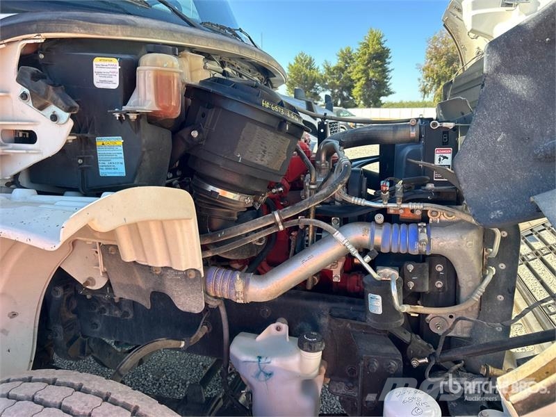 Freightliner M2 106 شاحنات قلابة