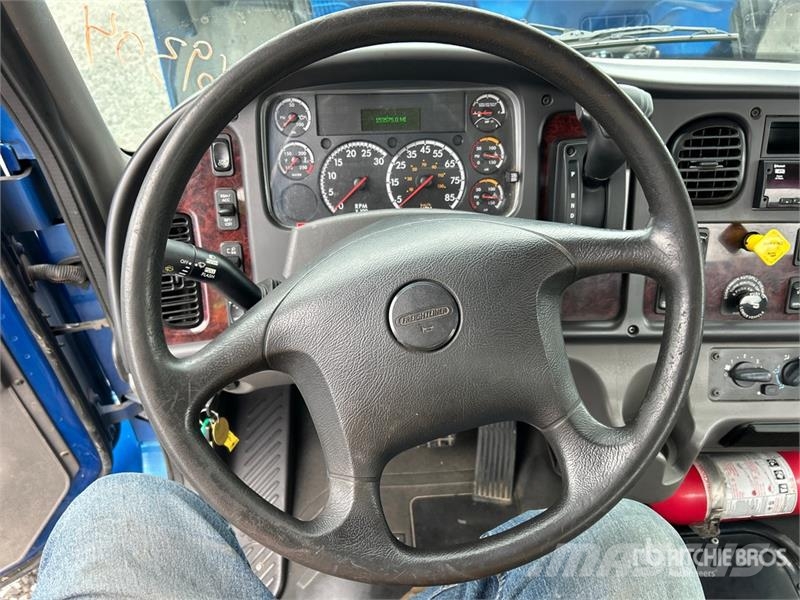 Freightliner M2 106 Kabíny a interiér