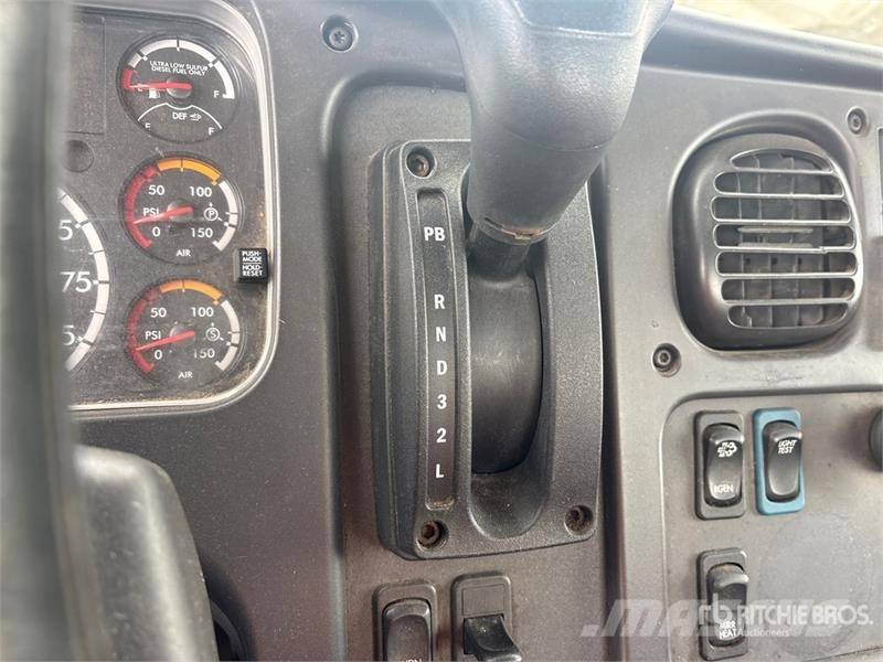 Freightliner M2 106 Cabins and interior
