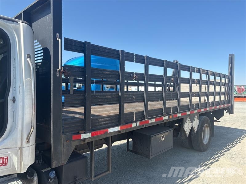 Freightliner M2 106 Camiones plataforma