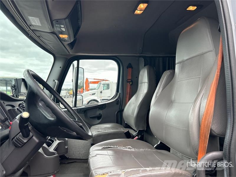 Freightliner M2 106 Kühlkoffer