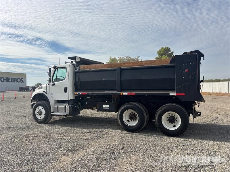 Freightliner M2 106 شاحنات قلابة