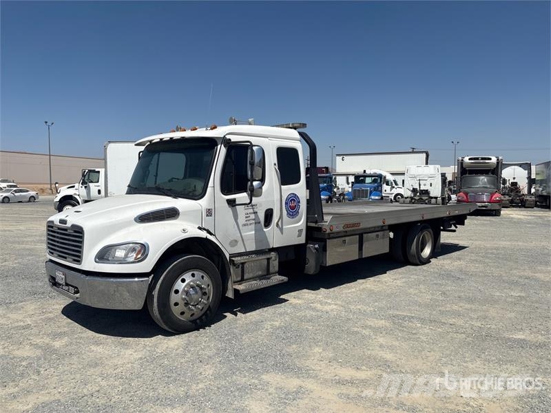 Freightliner M2 106 Recovery vehicles