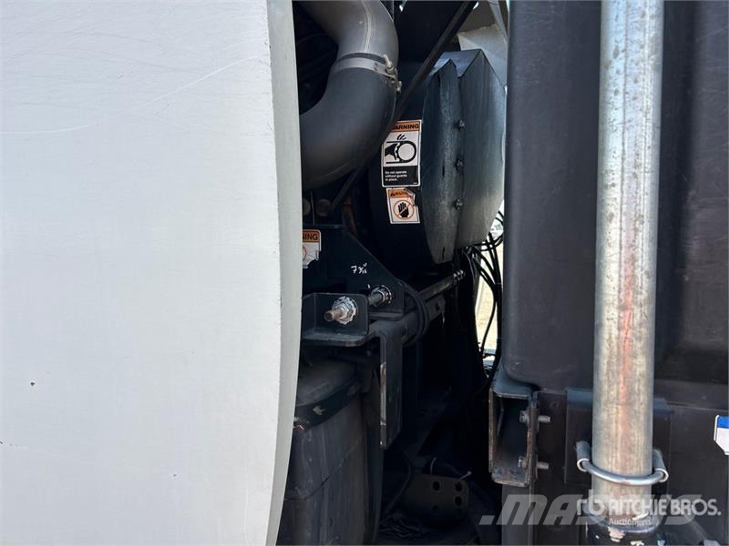 Freightliner M2 106 Pometalni stroji