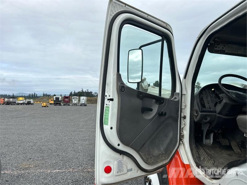 Freightliner M2 106 Camion balayeur