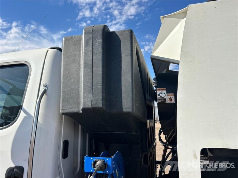 Freightliner M2 106 Pometalni stroji