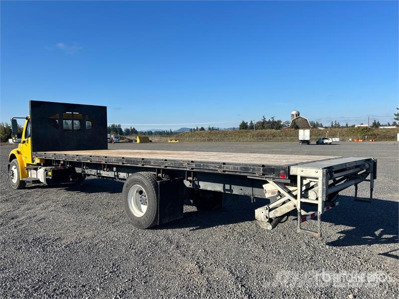 Freightliner M2 106 Camiones de cama baja