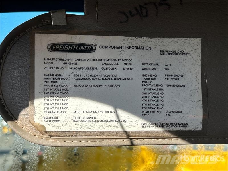Freightliner M2 106 Camiones de cama baja