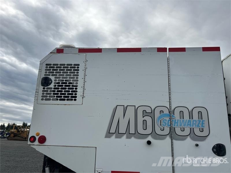 Freightliner M2 106 Camion balayeur