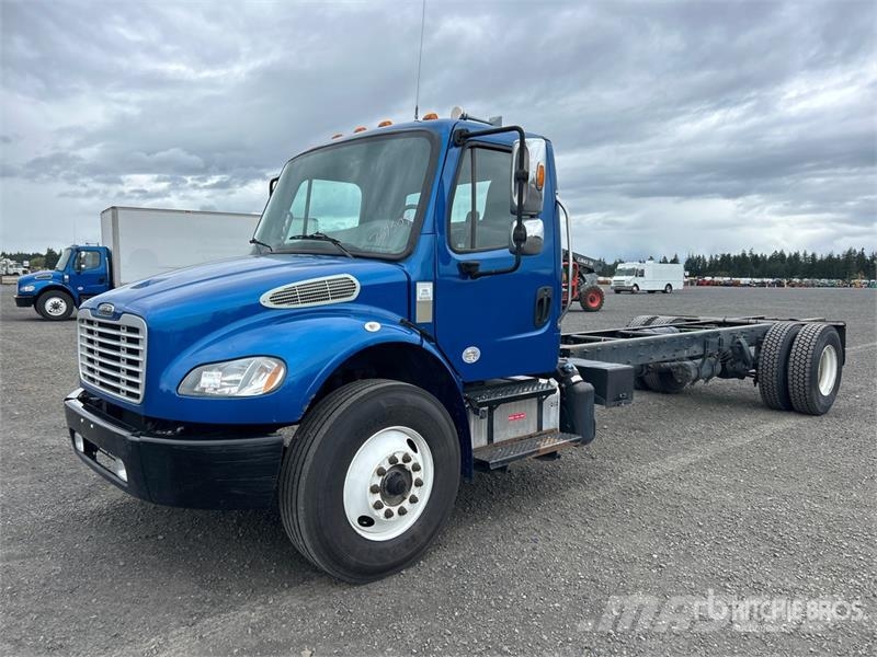 Freightliner M2 106 Kabíny a interiér