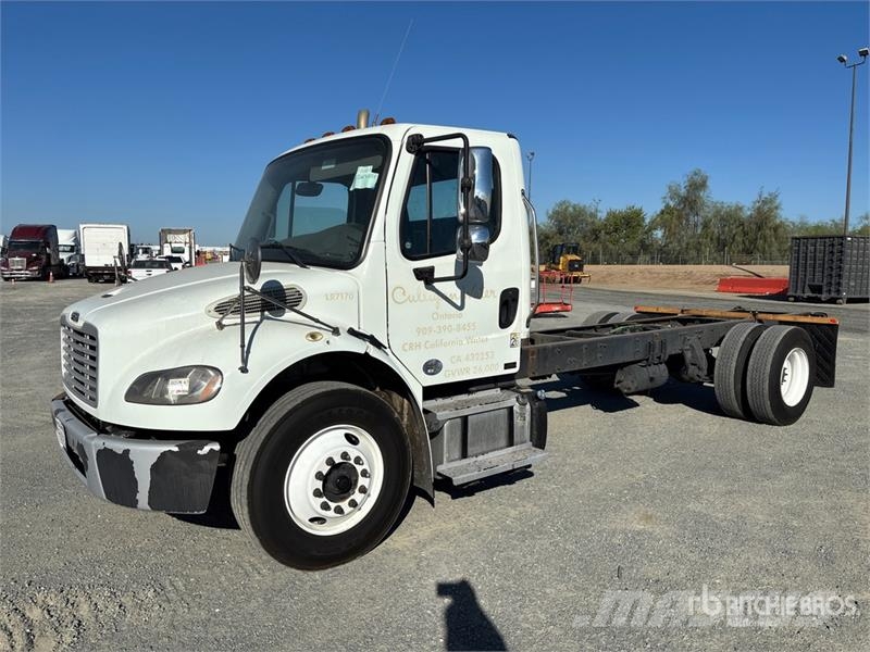 Freightliner M2 106 Kabinos ir salonai