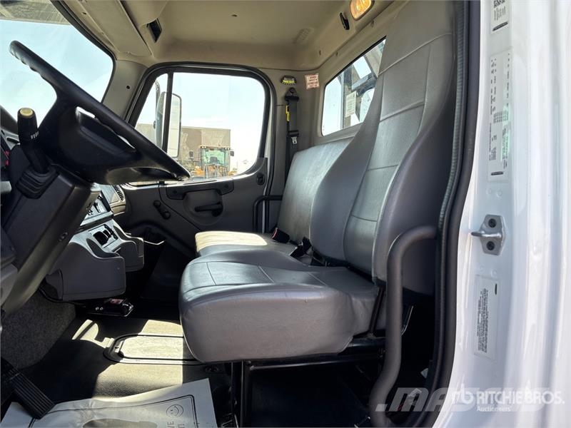 Freightliner M2 106 Εναέριες πλατφόρμες τοποθετημένες σε φορτηγό