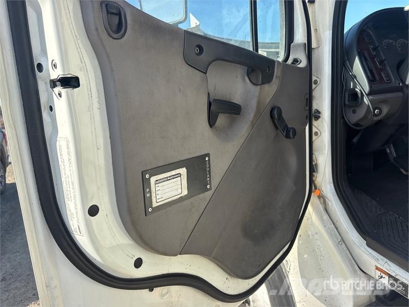 Freightliner M2 106 Kravas automašīnas - refrižeratori