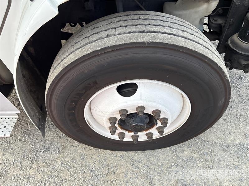 Freightliner M2 106 캐빈 및 인테리어