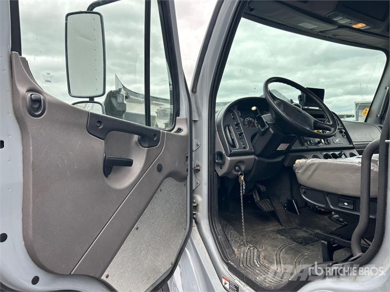 Freightliner M2 106 Kühlkoffer
