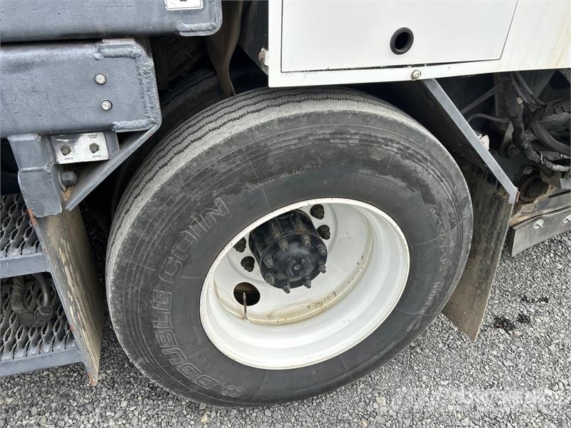Freightliner M2 106 Camion balayeur