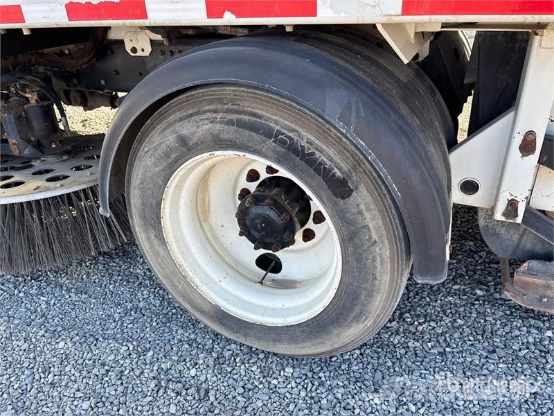 Freightliner M2 106 Pometalni stroji