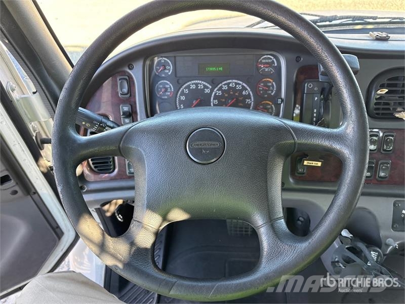 Freightliner M2 106 Kamioni sa otvorenim sandukom