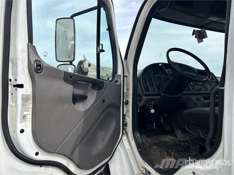 Freightliner M2 106 Cabins and interior