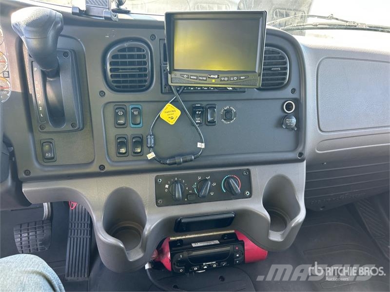 Freightliner M2 106 Camiões caixa temperatura controlada