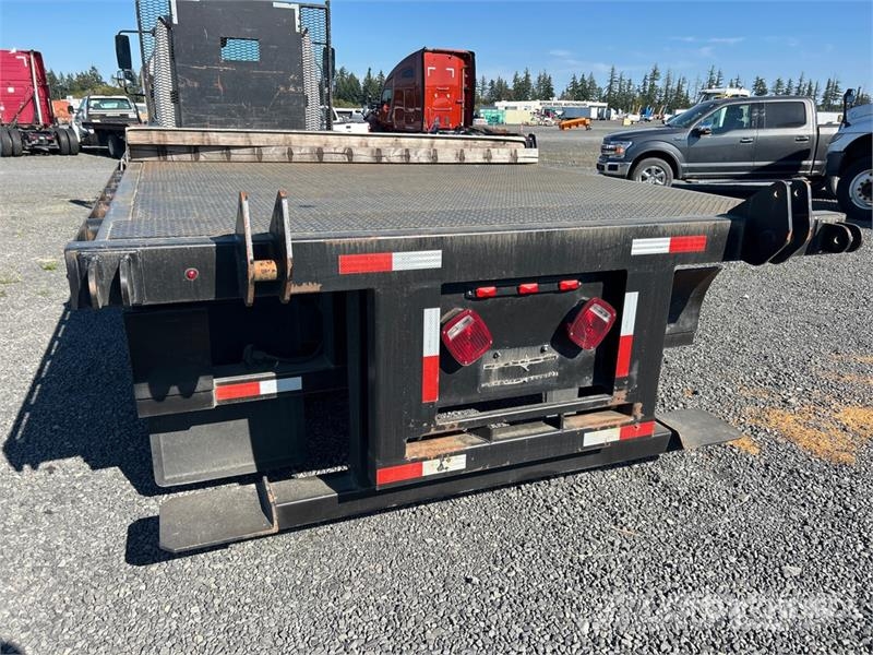 Freightliner M2 106 Tovornjaki s kesonom/platojem
