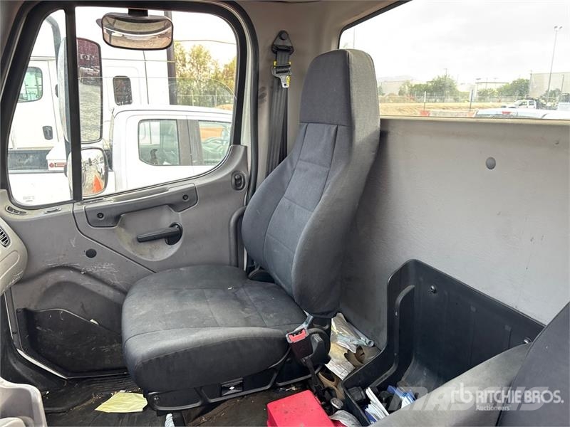 Freightliner M2 106 캐빈 및 인테리어