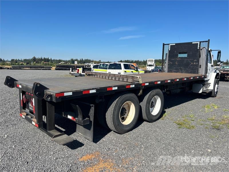 Freightliner M2 106 Tovornjaki s kesonom/platojem