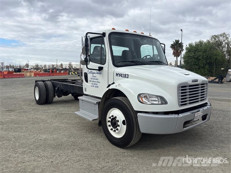 Freightliner M2 106 Cabins and interior