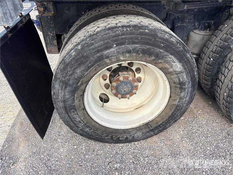 Freightliner M2 106 شاحنات قلابة