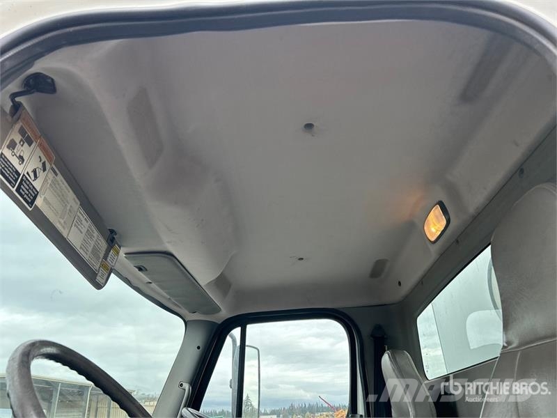 Freightliner M2 106 Camion balayeur