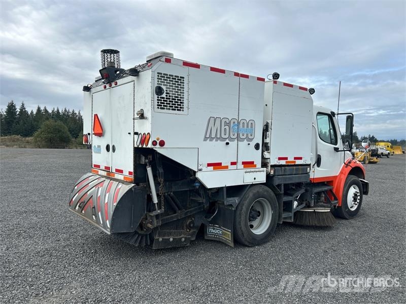 Freightliner M2 106 Camion balayeur