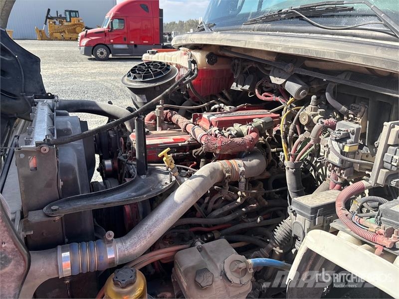 Freightliner M2 106 Furgons