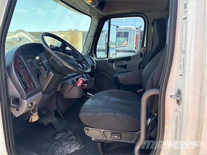 Freightliner M2 106 Recovery vehicles