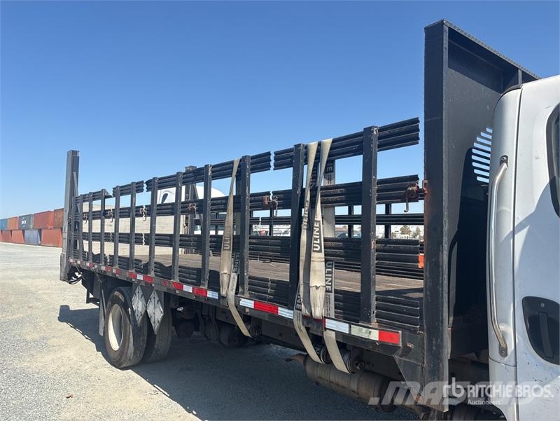 Freightliner M2 106 Camiones plataforma