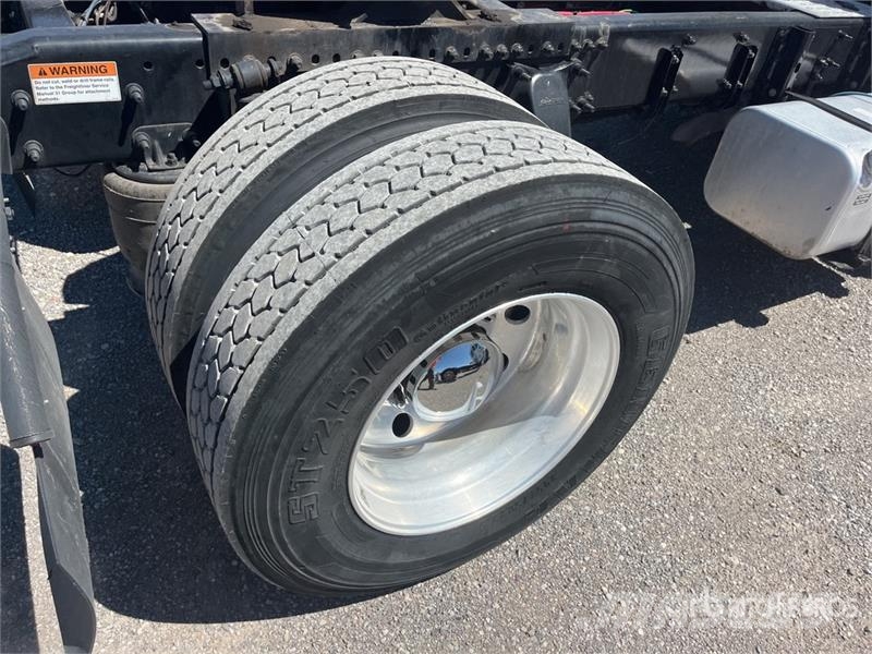 Freightliner M2 106 Tracteur routier