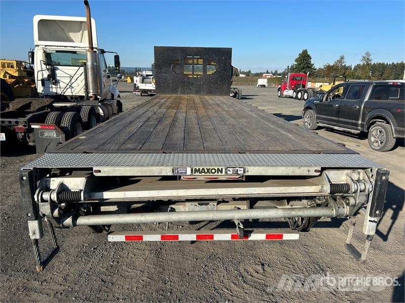 Freightliner M2 106 Camiones de cama baja