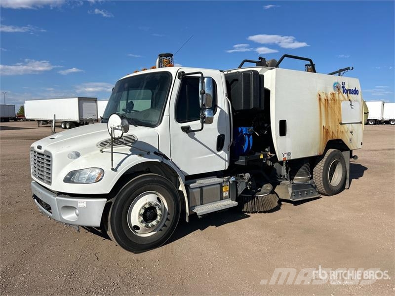 Freightliner M2 106 Pometalni stroji