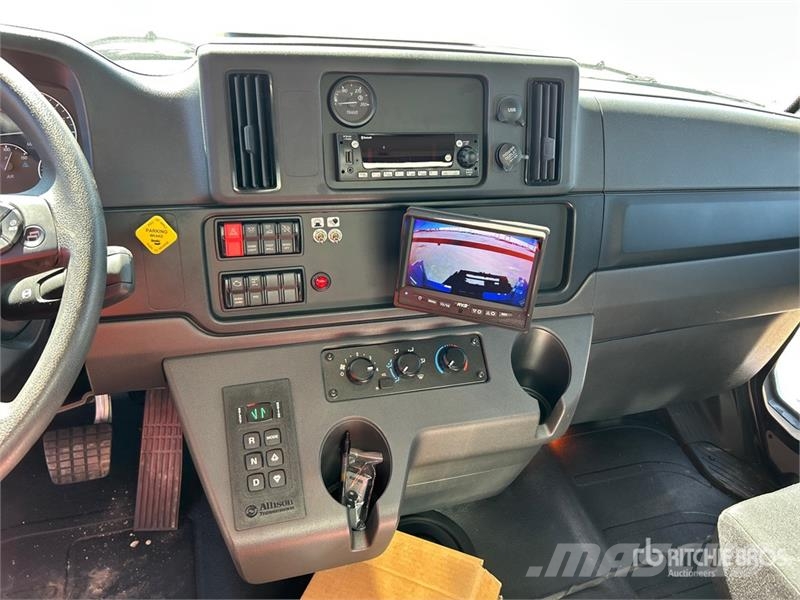 Freightliner M2 106 Мусоровозы