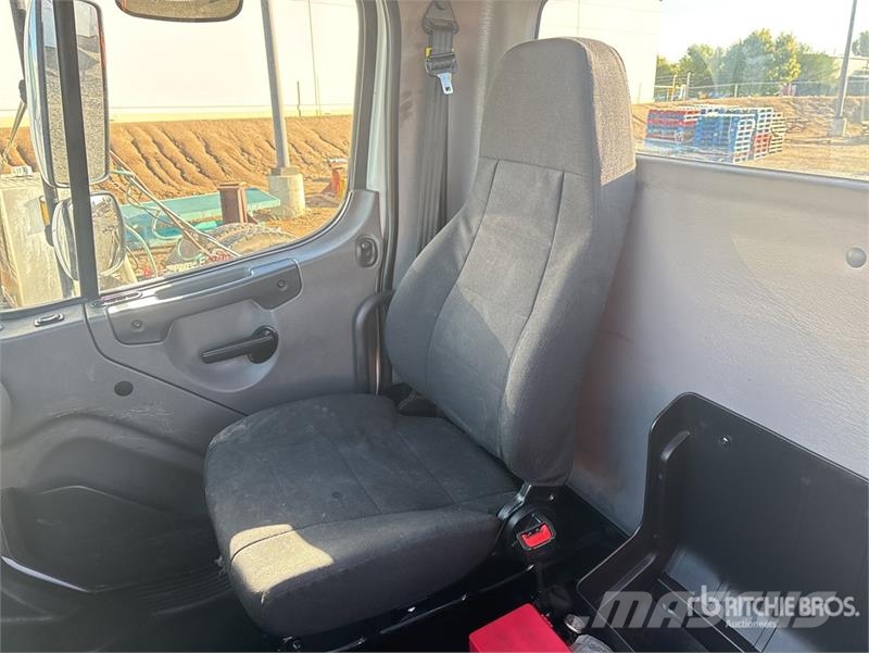 Freightliner M2 106 Cabinas