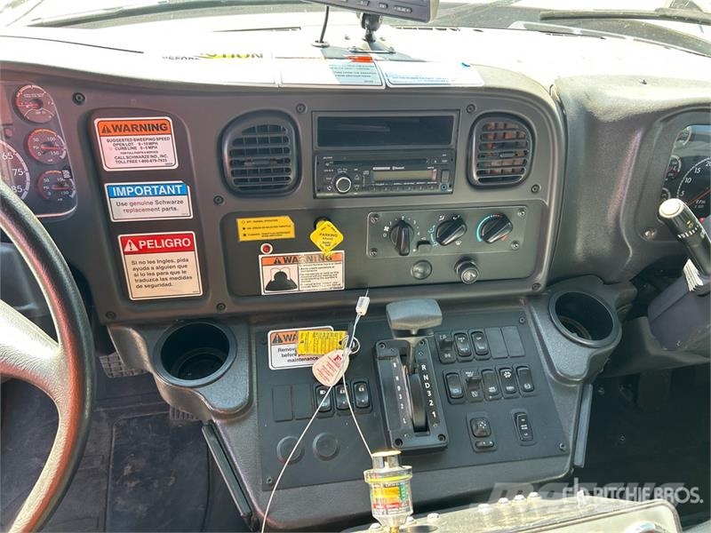 Freightliner M2 106 Pometalni stroji