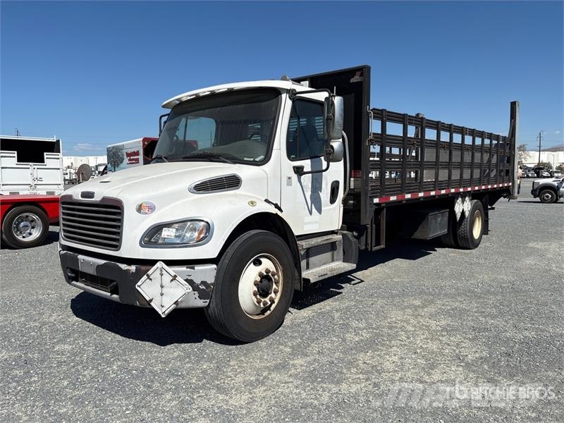 Freightliner M2 106 شاحنات مسطحة/مفصلية الجوانب