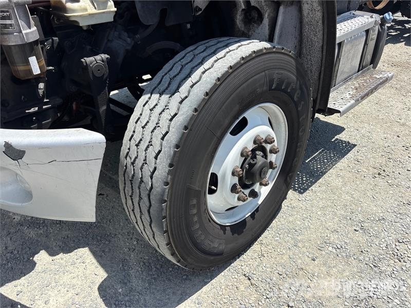 Freightliner M2 106 Cabinas