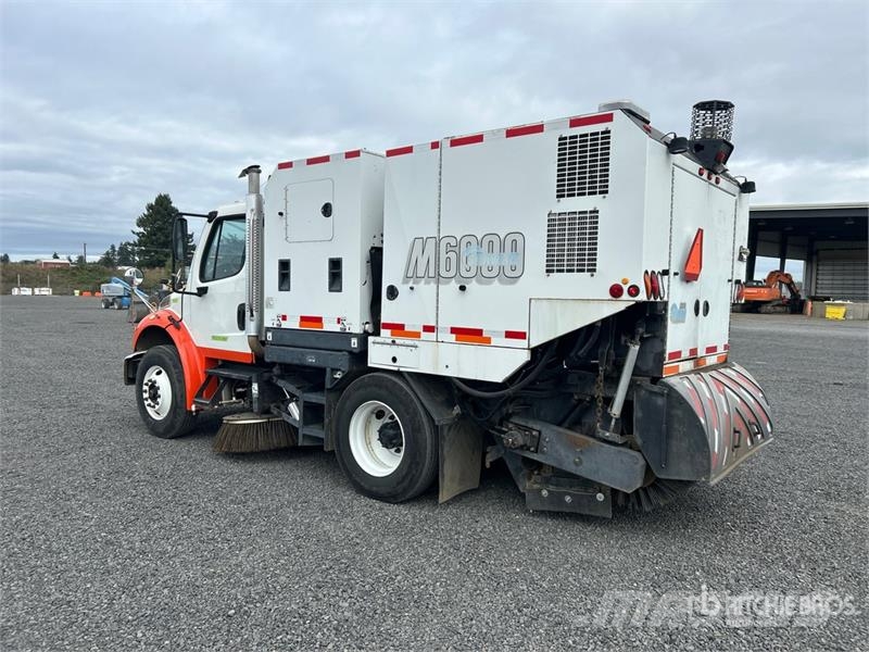 Freightliner M2 106 Camion balayeur