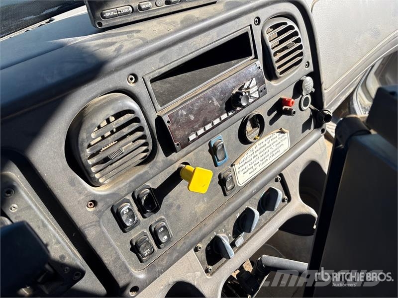 Freightliner M2 106 Pometalni stroji