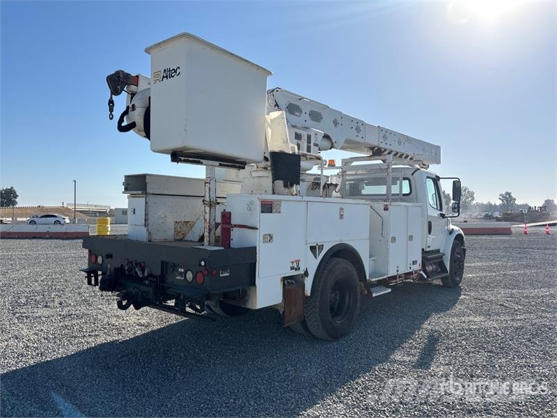 Freightliner M2 106 Nostolava-autot