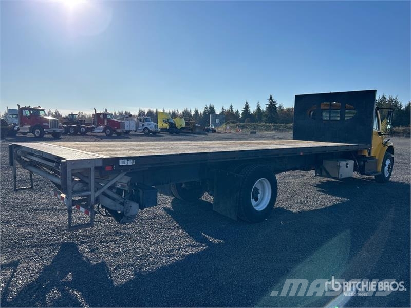 Freightliner M2 106 Camiones de cama baja