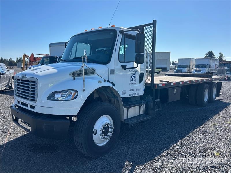 Freightliner M2 106 Tovornjaki s kesonom/platojem